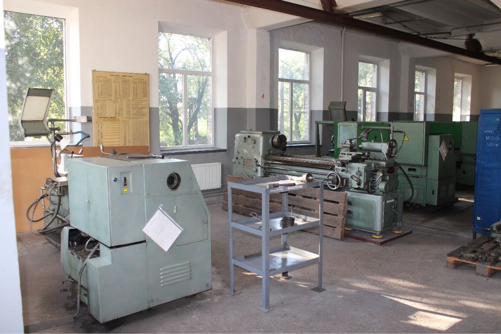 Продам Виробничий комплекс, 4294 м.кв, 1,7 Га ділянка, цеха, склад