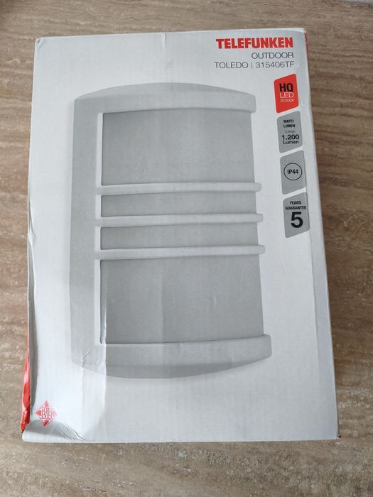 Biała piękna lampa