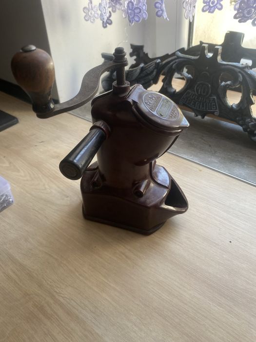 Zabytkowy Bakielitowy młynek do kawy D.R.G.M D.R.P