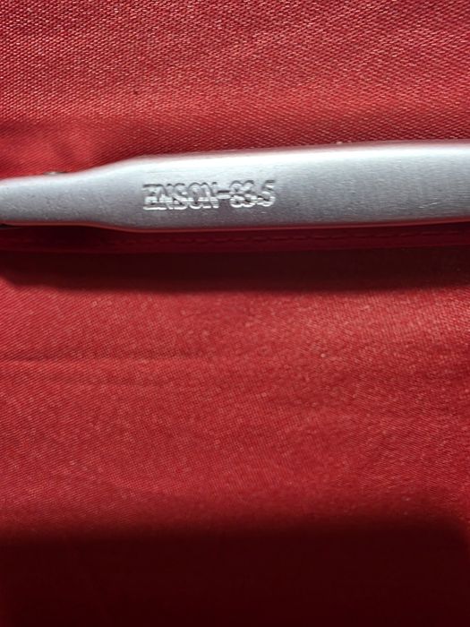 Luksusowy parasol MOSCHINO – intensywna czerwień