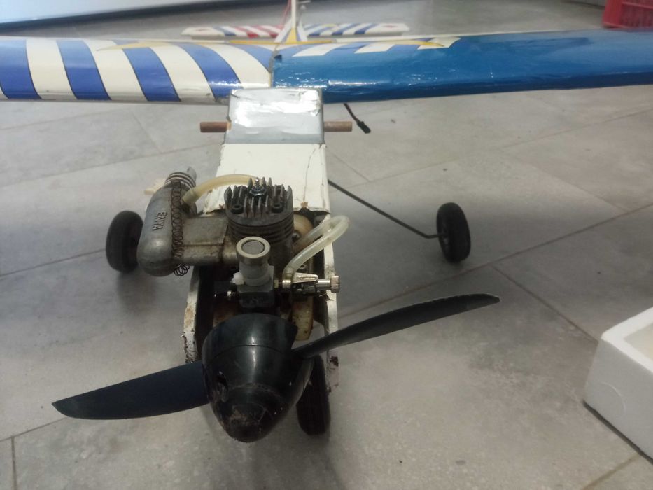 Avião Trainer comando Futaba 6 canais e extras