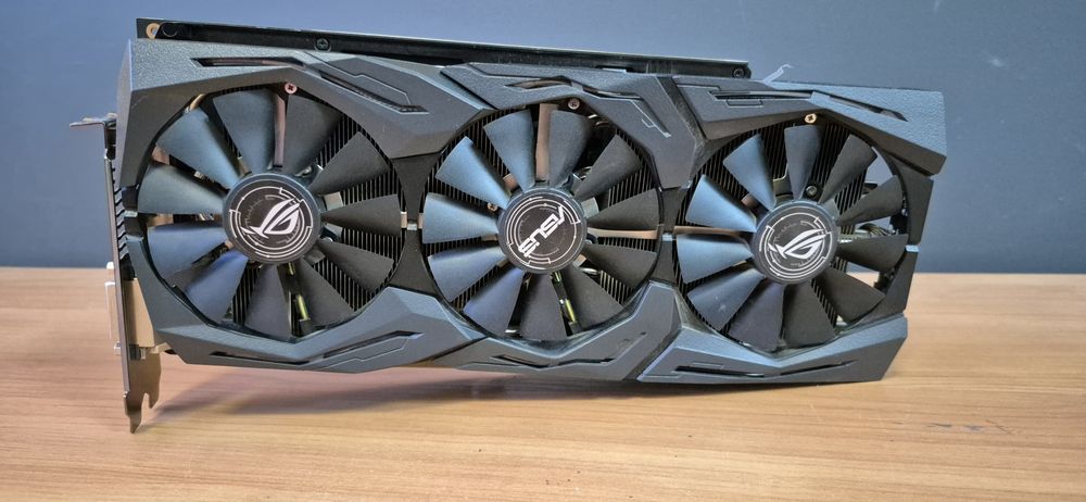 Відеокарта Asus ROG STRIX RX VEGA64 O8G Gaming