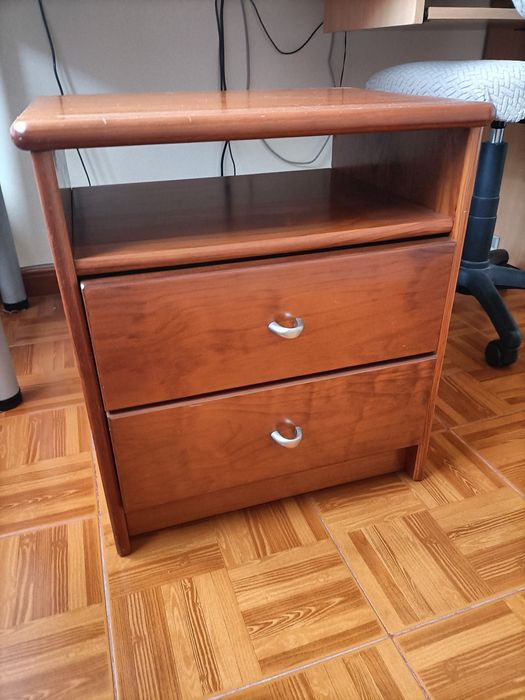 Mesa cabeceira em madeira carvalho