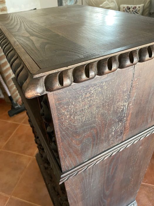 Móveis vintage em madeira com talha com charme e história