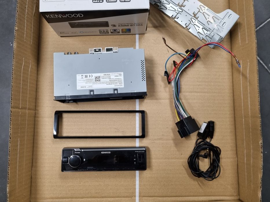 Auto radio kenwood BT306