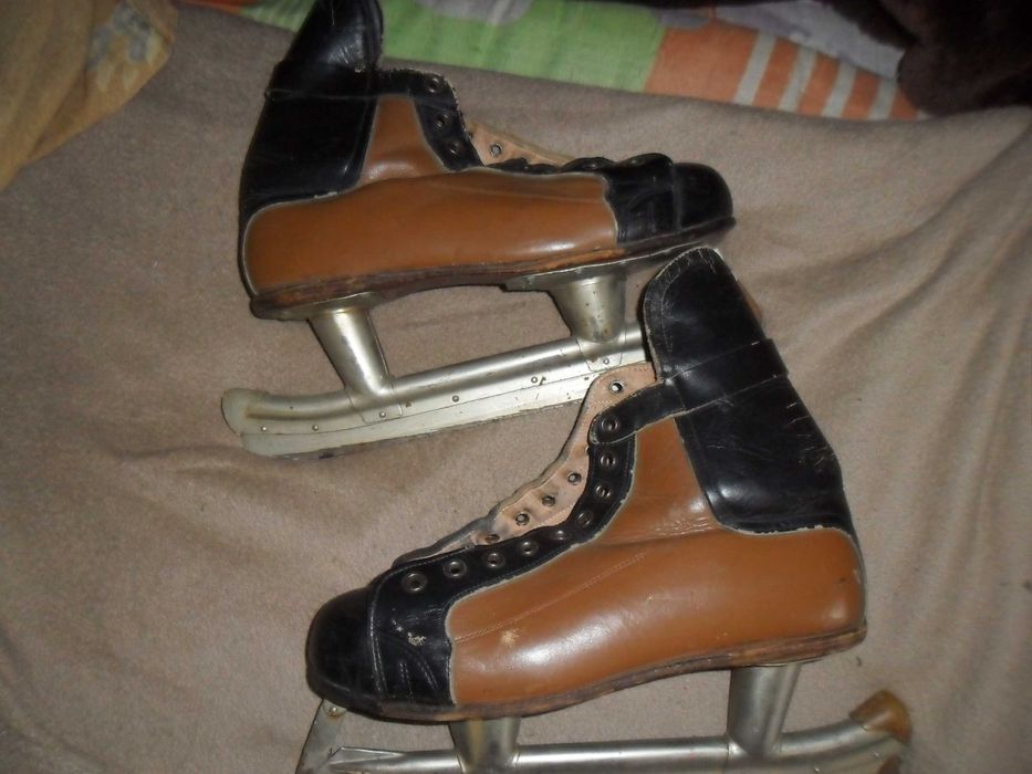 продам коньки спецы /динамо харьков /81  год