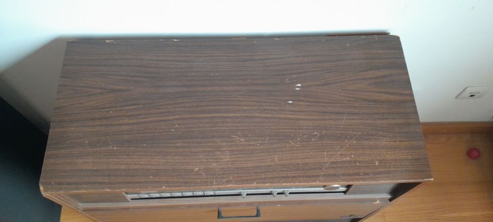 RELÍQUIA! Móvel rádio/ gira discos  Grunding para restaurar