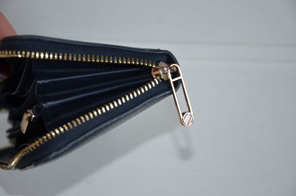 Granatowy duży  portfel Tommy Hilfiger