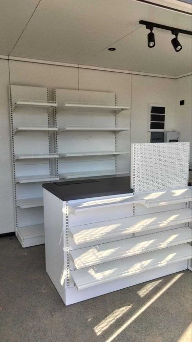 Обладнання для магазину. Холодильники, стелажі, полиці, прикаси