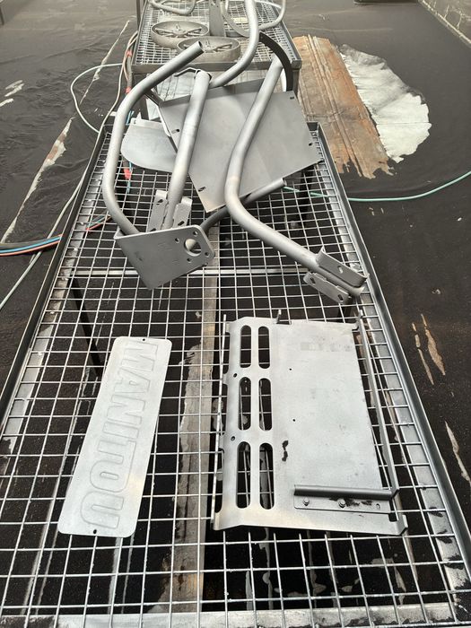 Piaskowanie , oczyszczanie,ele metalowych maszyny rolnicze uszkodzone