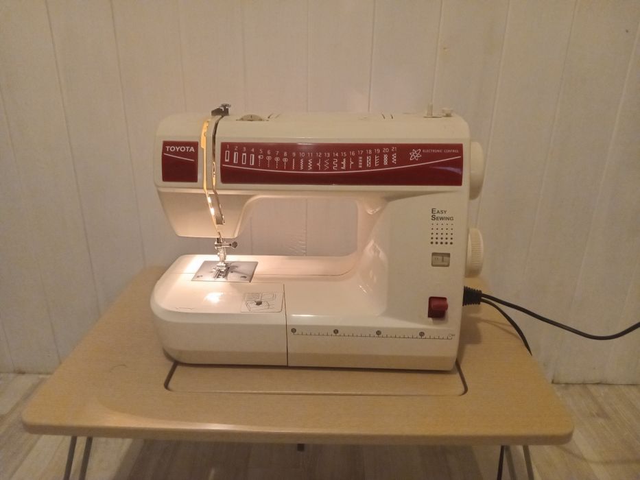 Оверлок Toyota ES 121