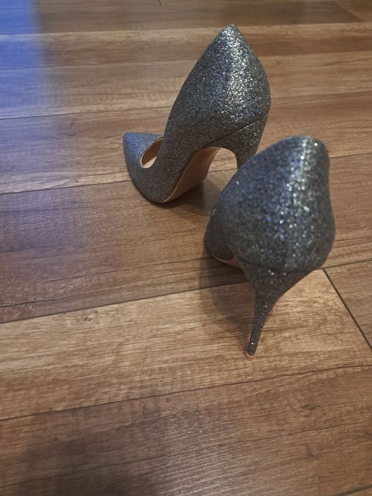 Deezee 36 szpilki srebrne brokat