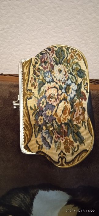 Сумочка ,косметичка гобеленовая