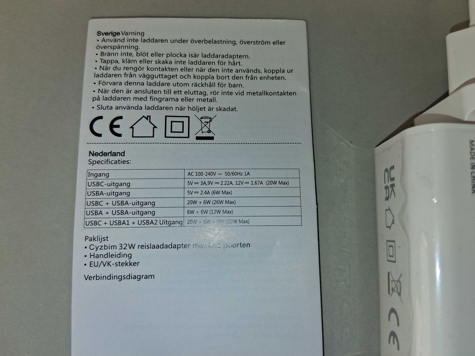 N233 Ładowarka Szybka Cyzbim 32W USB-C 2xUSB-A Trzy Porty Adapter