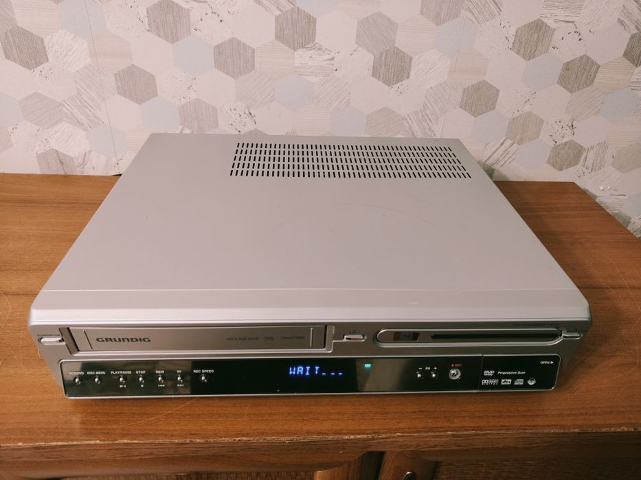 Nagrywarka DVD VHS Grundig GDR 6460