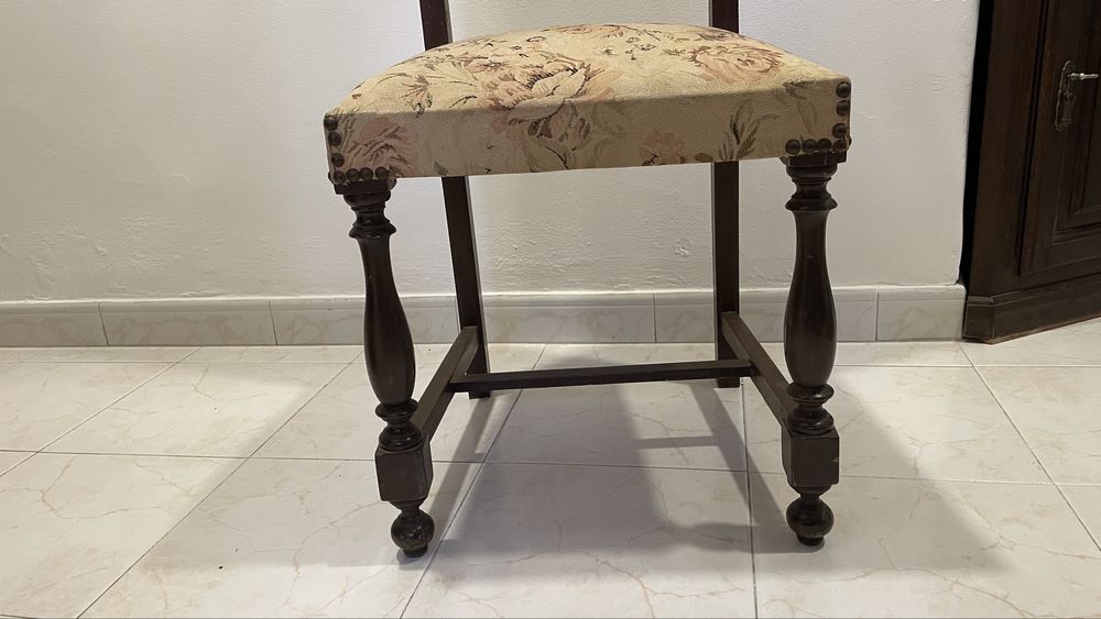 Cadeira forrada anos 70