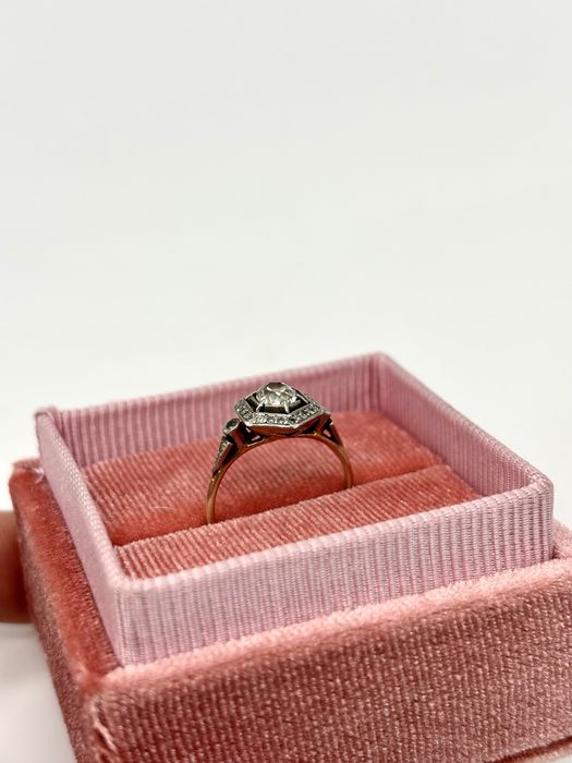 Pierścionek Art Deco z Diamentami w Złocie i Platynie