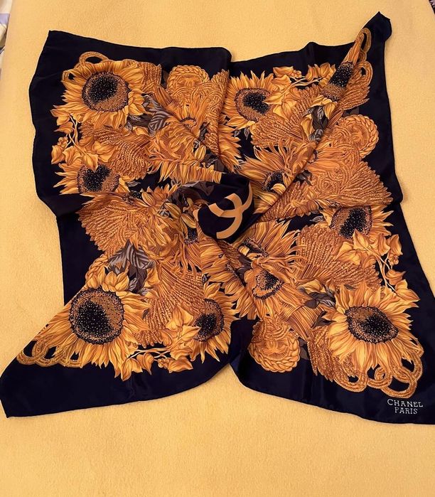 Chusta Chanel w słoneczniki