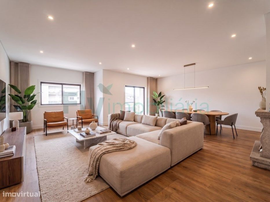 Excellent 4-Bedroom Apartment with Suite and Parking Space for 2 Cars