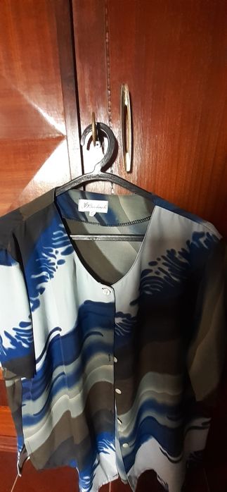 Camisas  e camiseiros  vários  padrões
