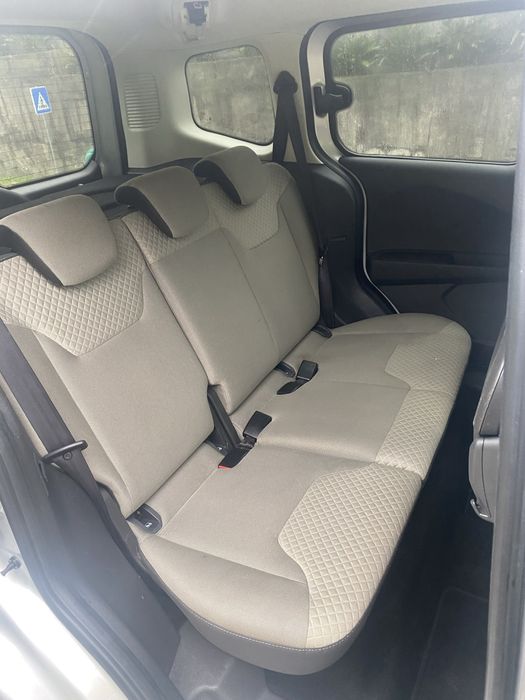 Ford tourneo courier