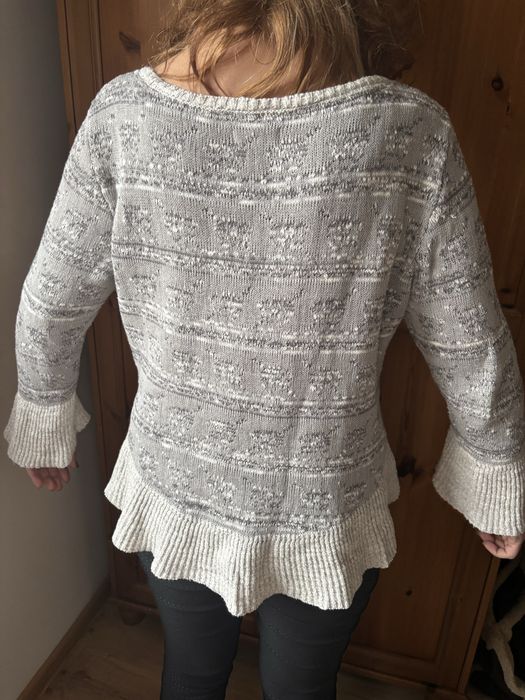Sweter z falbanami r.L