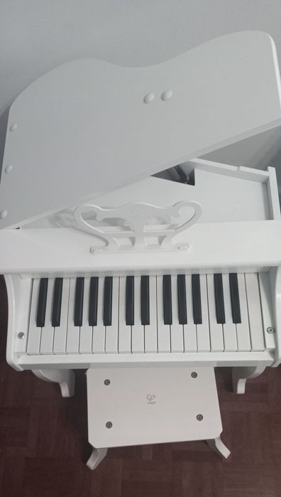 Piano infantil Hape – estilo piano de cauda + banco – excelente estado