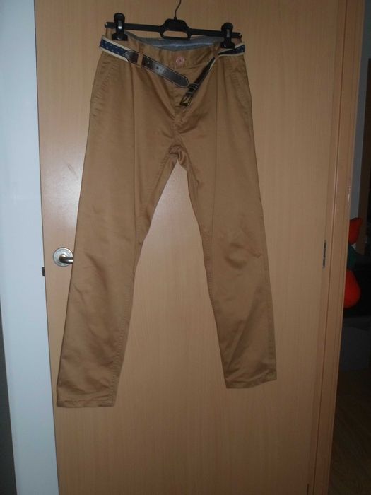 Calças  com cinto  clássicas para homem da marca PEPE Jeans