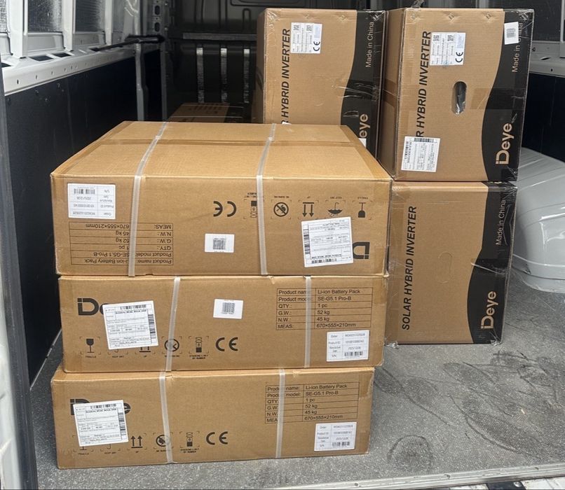 В НАЯВНОСТІ гібрідні інвертора Дея / deye