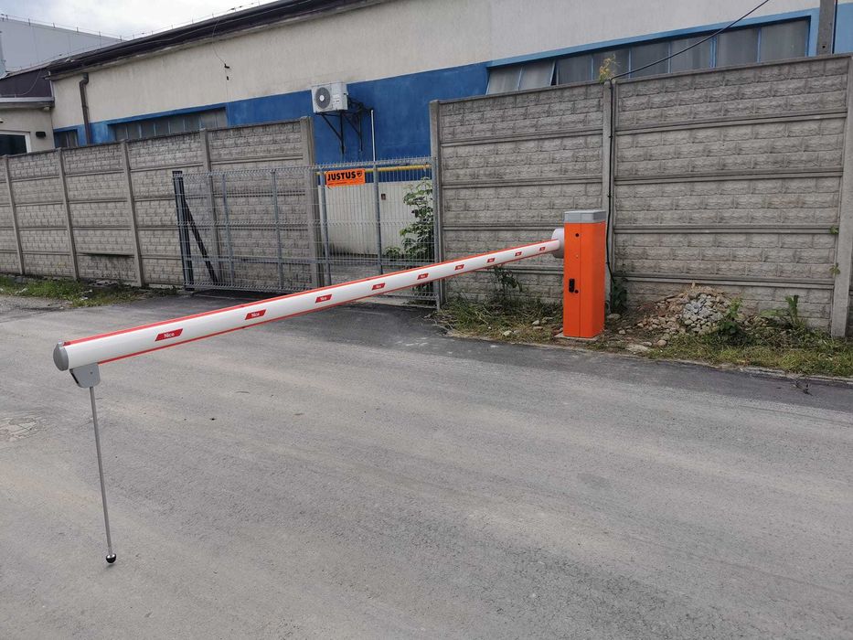 Szlaban Hato BC5035 z ramieniem LED 5m