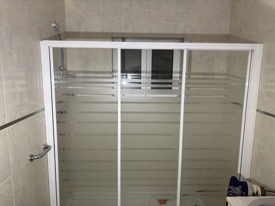 Resguardo de aluminio e vidro