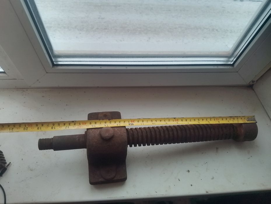 Продам винт опора