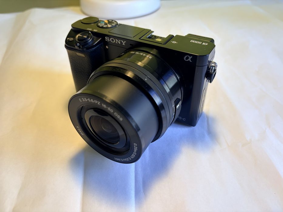 Sony A6000 + obiektyw 16–50 mm OSS – stan bardzo dobry