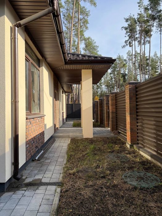 Одноповерховий будинок 130 м2 в соснах. Лісова Буча елітний район.