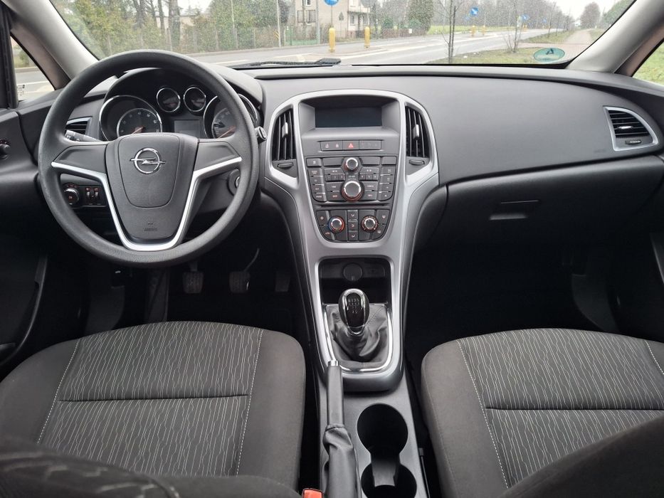 Opel Astra J benzyna