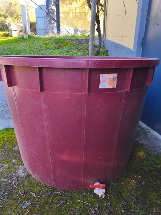 Cubas inox e balsas de plástico - para Vinho