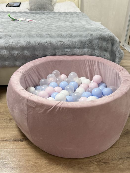 Сухий басейн з кульками