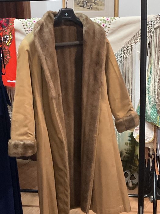 Casaco e gabardine duas peças  comprido 1,14 cm ,discrição abaixo