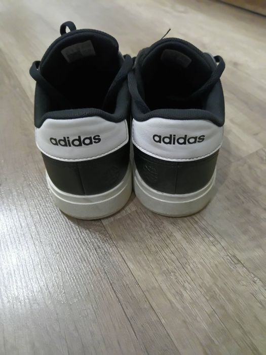 Buty danskie Adidas.