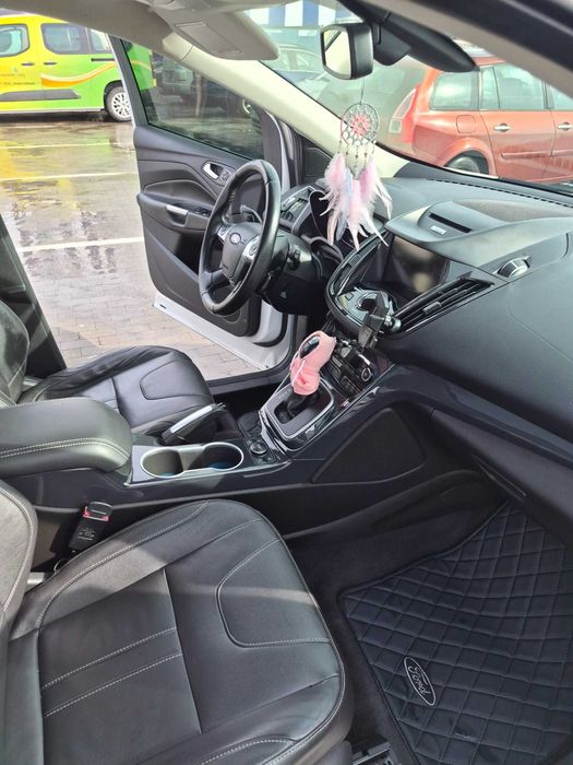 Продам Ford Escape 2013 року в максимальній комплектації Titanium.