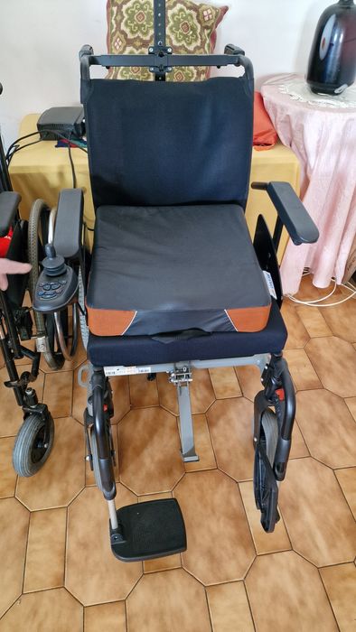 Cama e cadeira de rodas elétricas