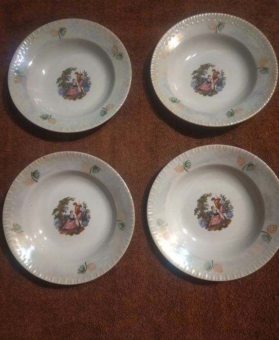 Фарфорові вінтажні тарілки «Мадонна» 20 см – відмінний стан