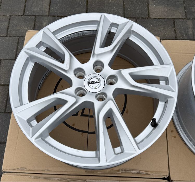 Oryginalne Felgi Volvo 5x108 S60 S90 V60 S80 XC40 XC60 7.5Jx18 ET50