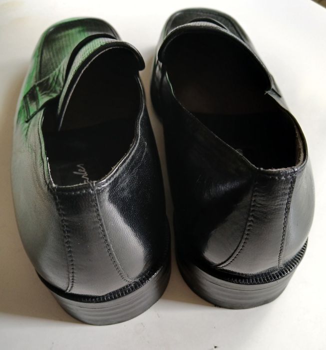 Sapatos de pele Charles novos