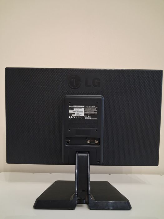 Монитор LG 19  дюмов