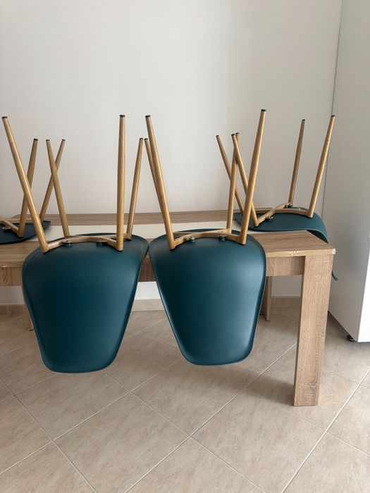 Mensa de jantar com 4 cadeiras