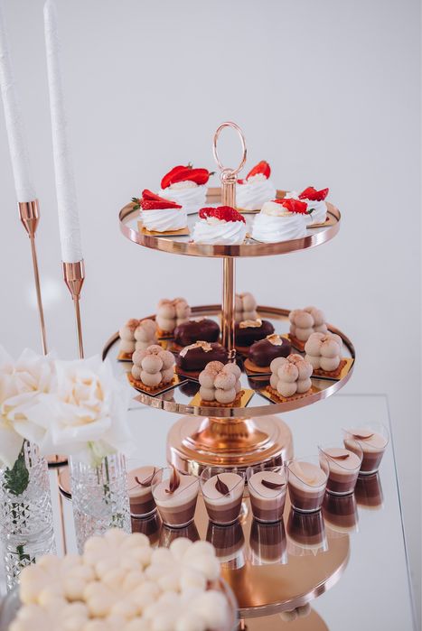 Оренда стола для кенді бару + посуд для кенді бару