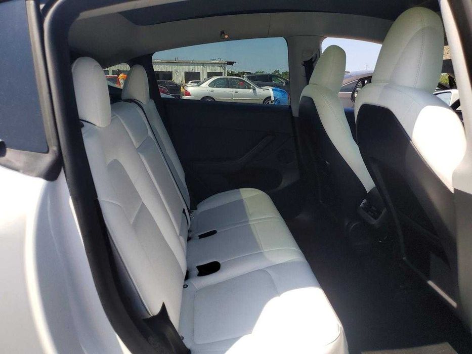 Tesla Model Y 2021 /