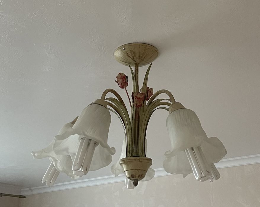 Продам люстру