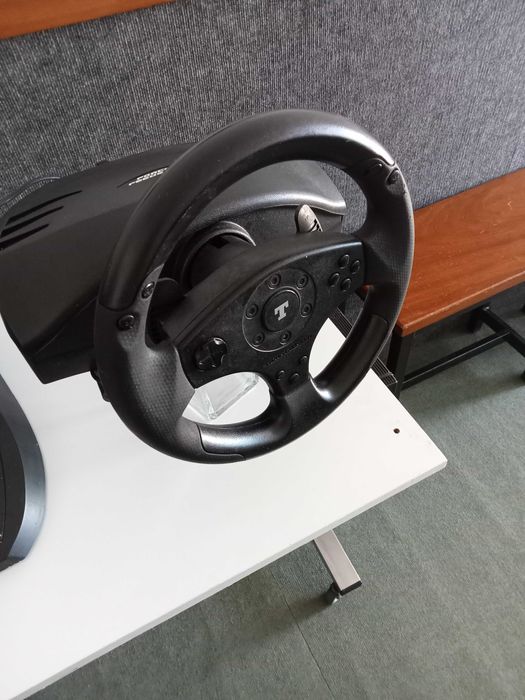 Thrustmaster force feedback steering wheel64551894602627122